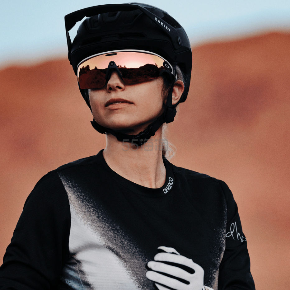 Oakley：Meta AI 智能眼镜新品