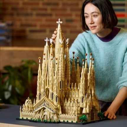 预告！Lego 建筑系 21065 圣家族大教堂
