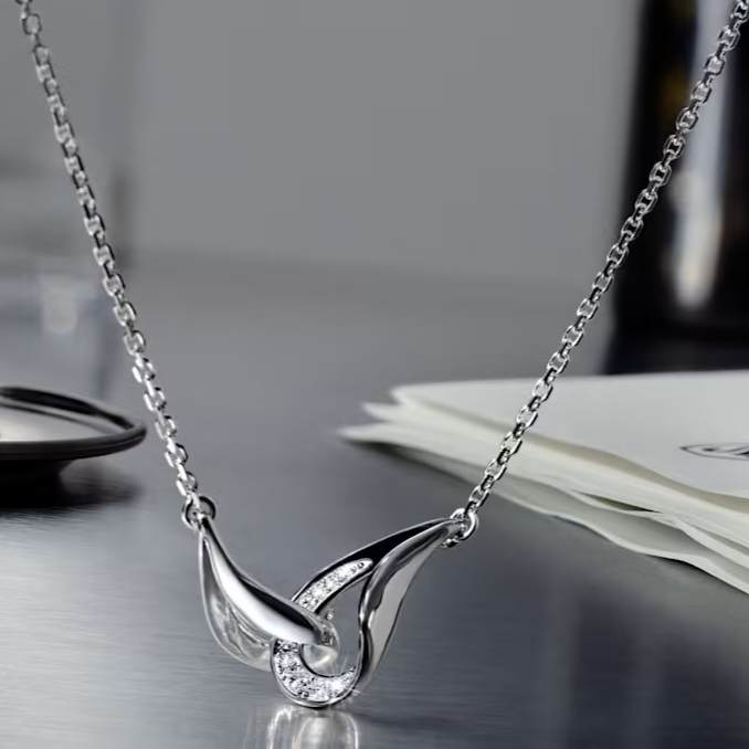 Swarovski：质感新款热卖 入银项链、开口戒指等