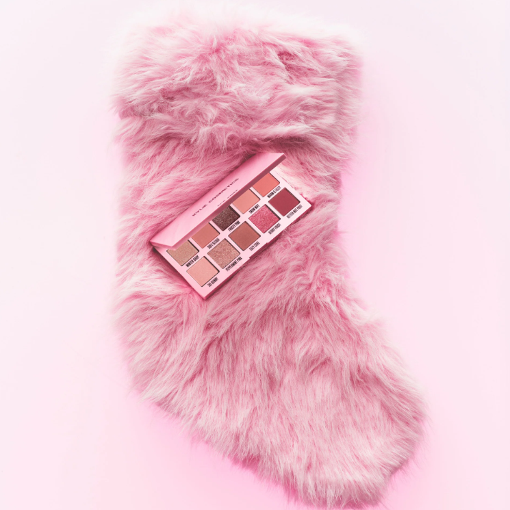 Kylie Cosmetics：Winter Kissed 节日限定系列上新热卖！入手腮红、眼影及超值套装